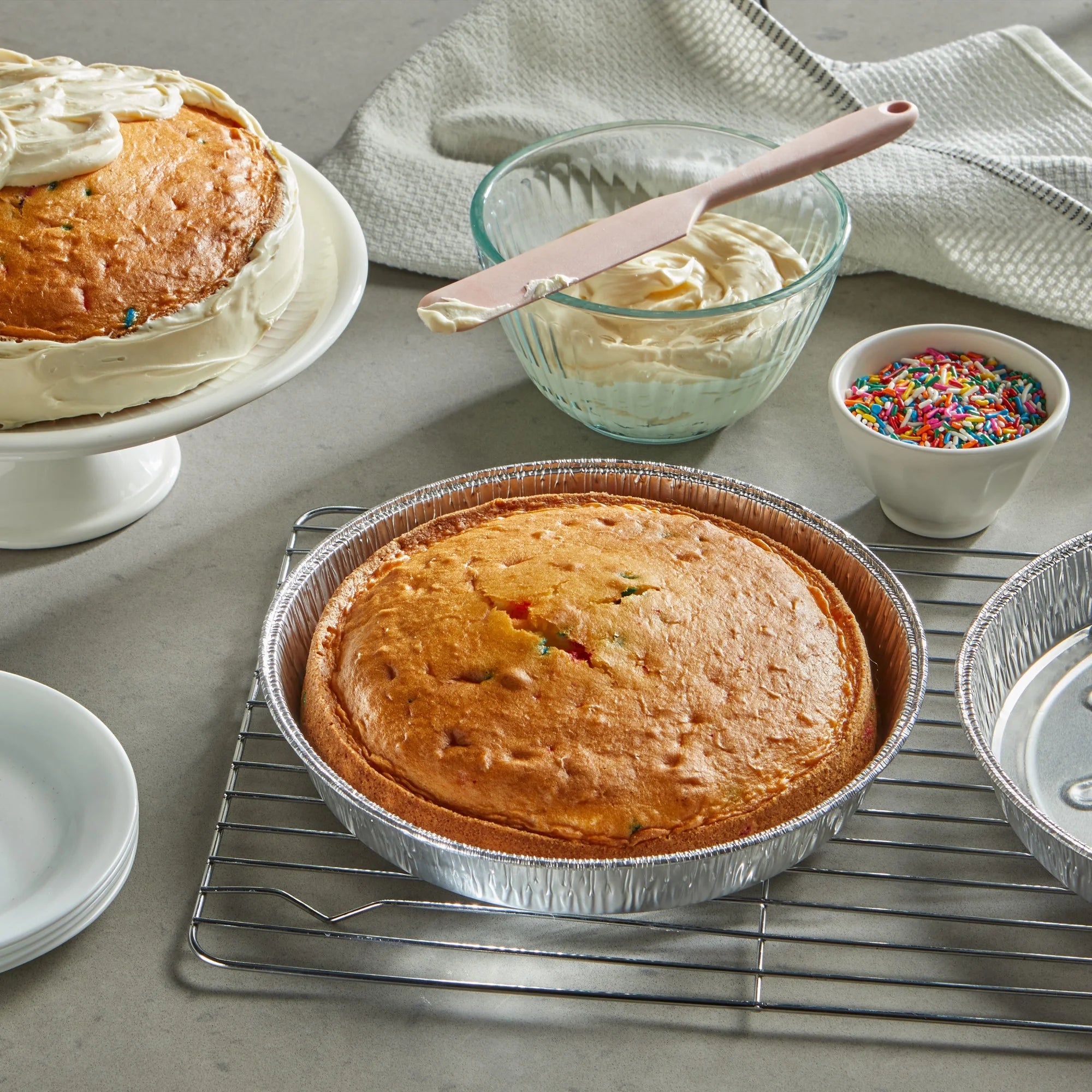 Hefty  Cake Pans, Round, 8 Inch, 3 Count